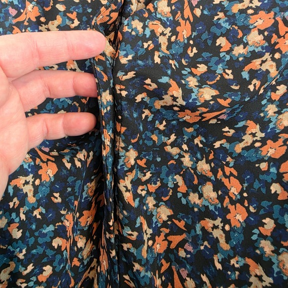 Evereve Womens Sleeveless V-Neck Blouse Multicolor Floral Smocked Top Small - Picture 6 of 11